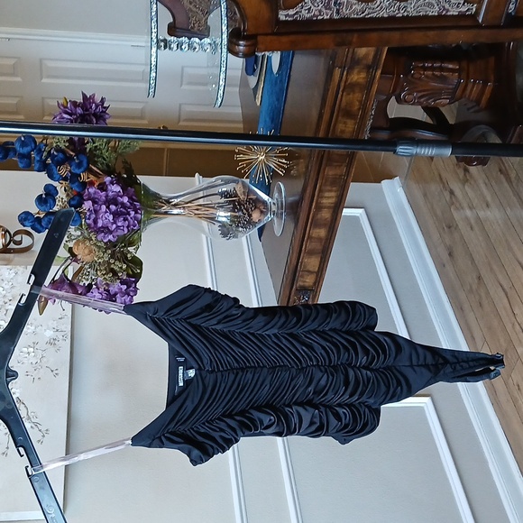 Misguided Slinky Black Ruched Front Bodysuit. Size 4 - Picture 3 of 17